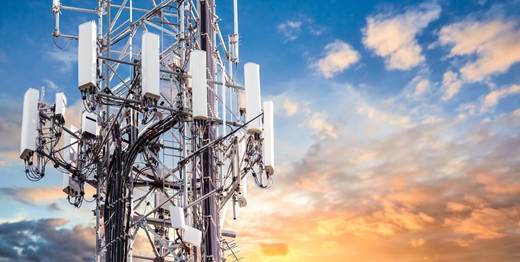 5G vs 6G wireless network infrastructure cell tower with antennas